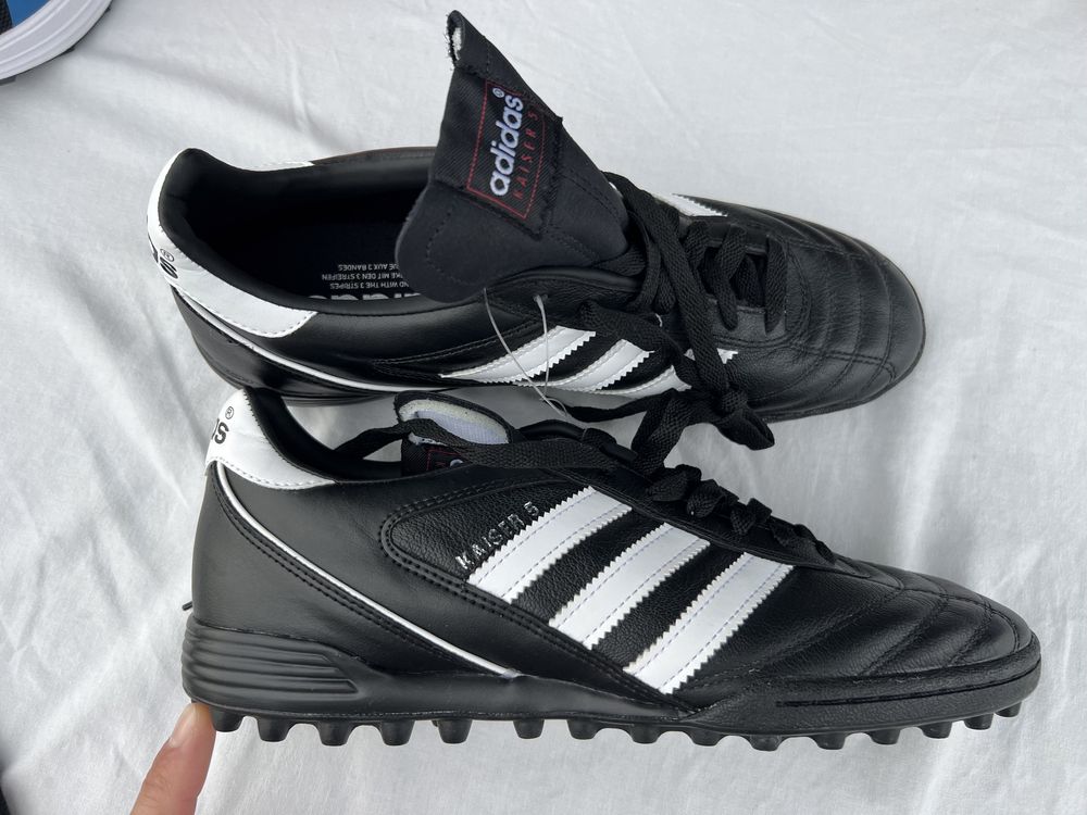 Adidas kaiser pentru fotbal teren sintetic