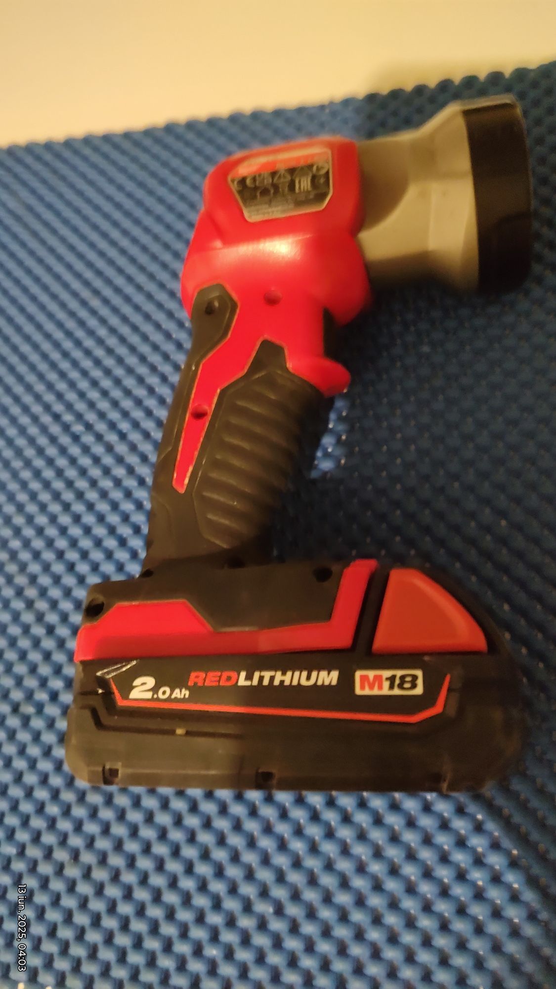Vând lanterna lampa milwaukee m18 cu acumulator 2.0ah