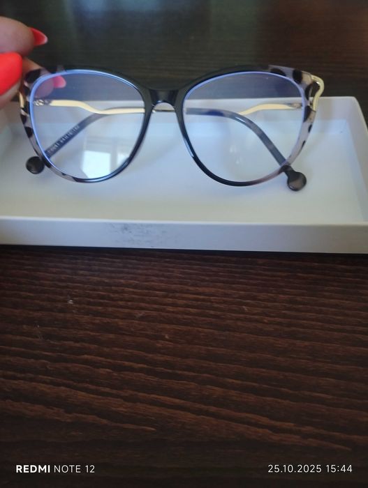 Чисто нови рамки за диоптрични очила