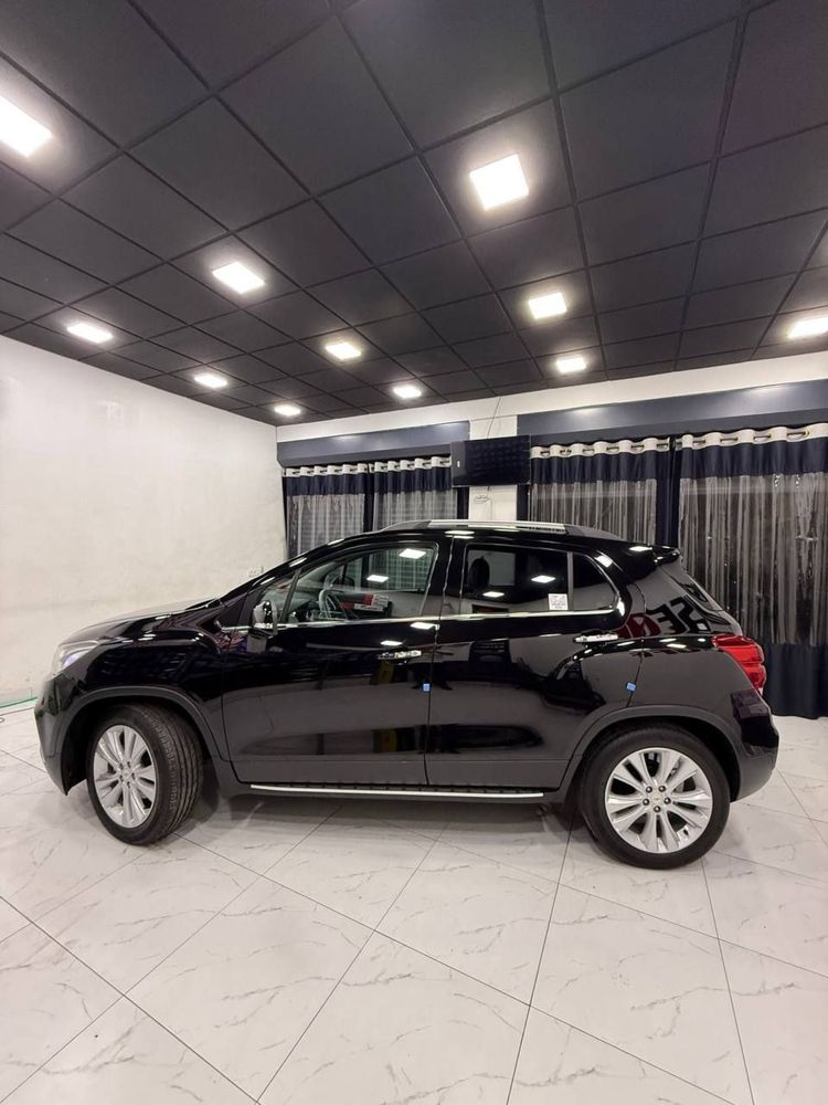 Tracker Premier sotiladi