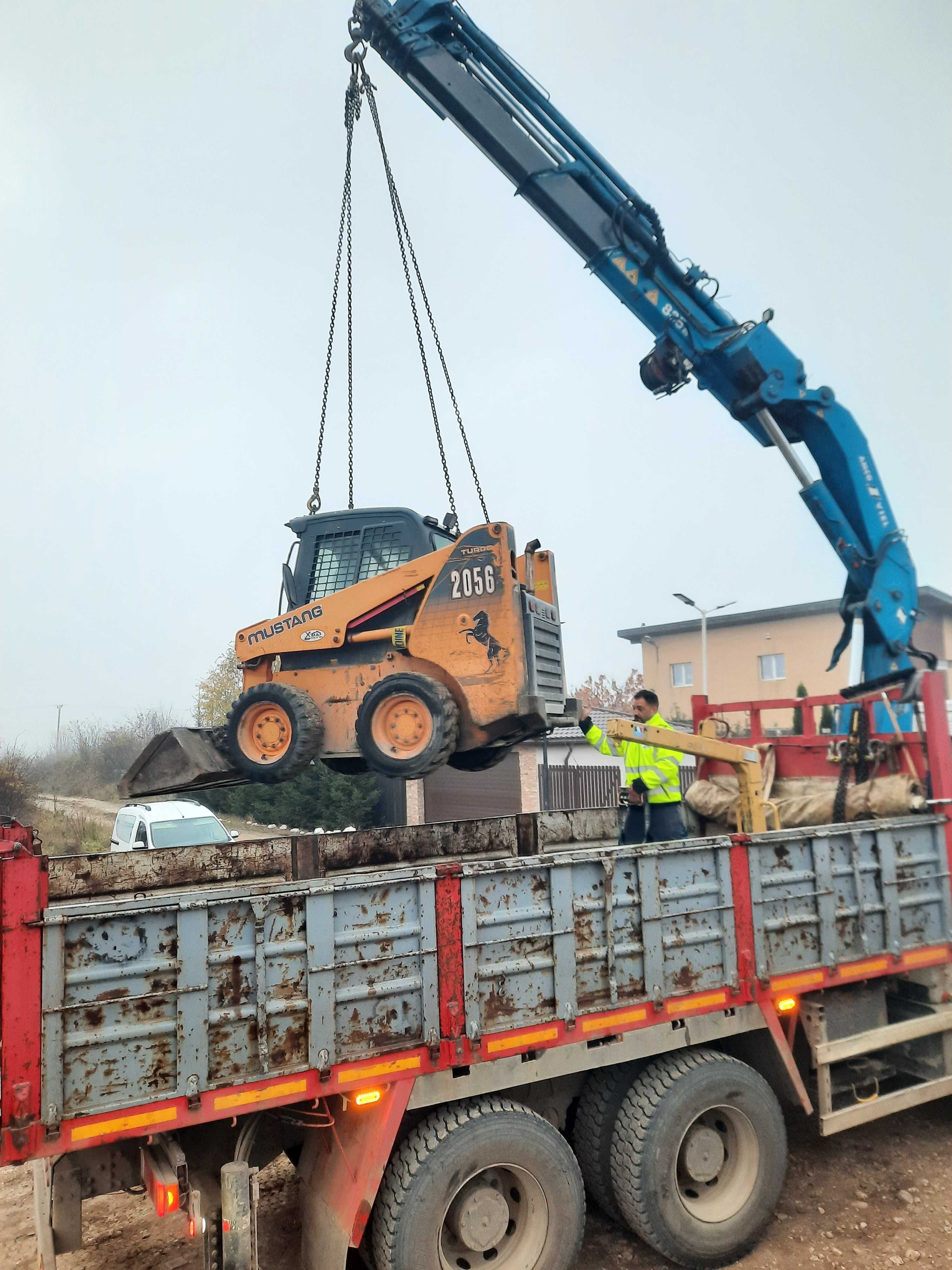 Transport camion cu macara