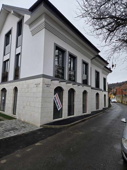 Apartamente noi in zona centrala (centru istoric / parc)