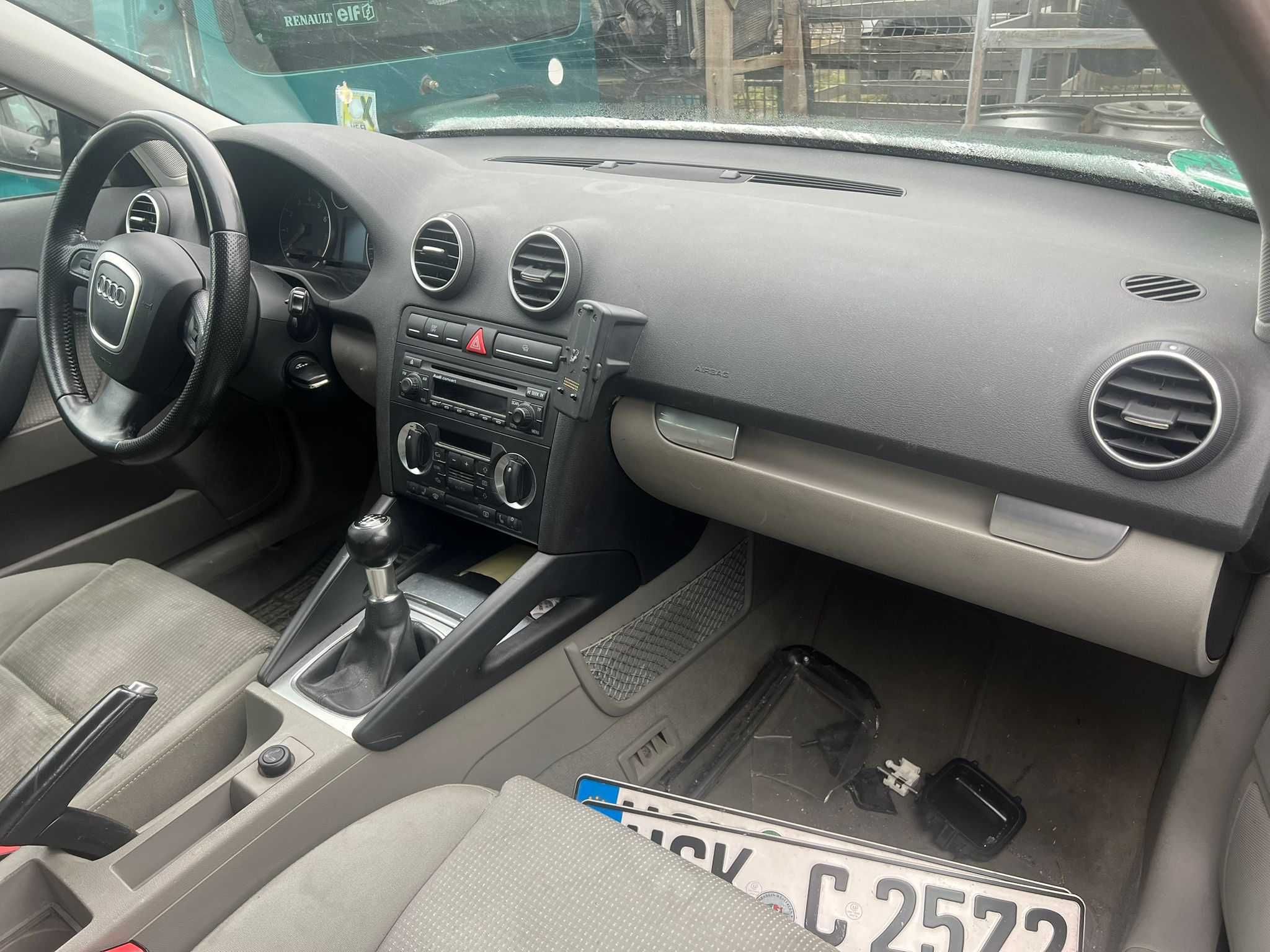 Dezmembrez Audi A3 8P 2007 motor 1.6 BLF
