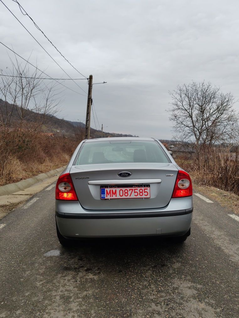 Vând Ford Focus Sedan