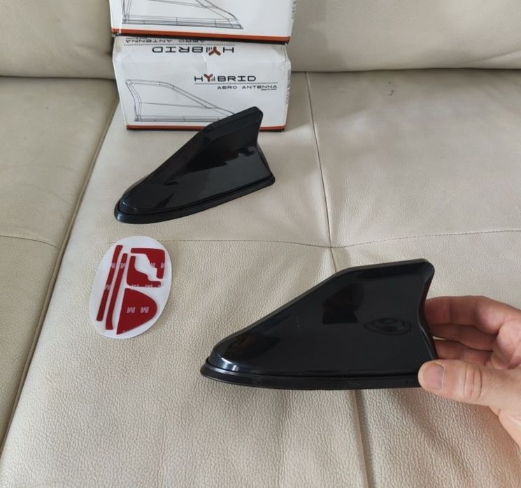 Antena rechin , negru lucios , antena auto universala autoadeziva