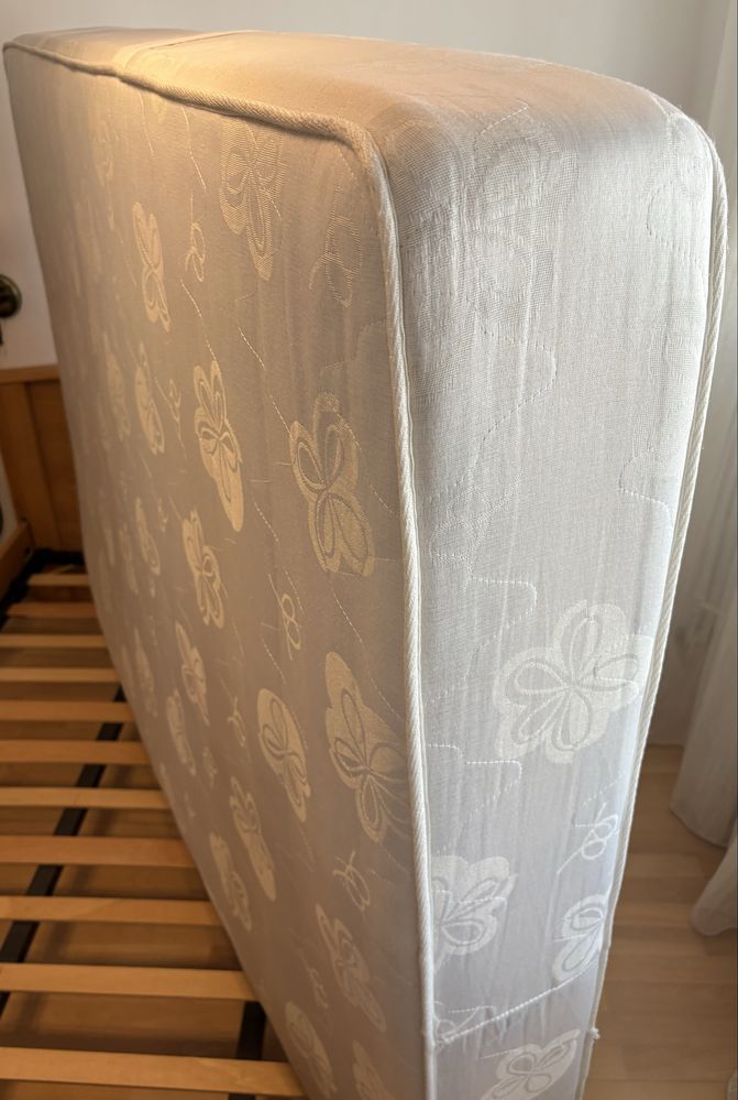 Vand saltea pat 140x190 x 20cm - Relaxa, cu arcuri, stare foarte buna