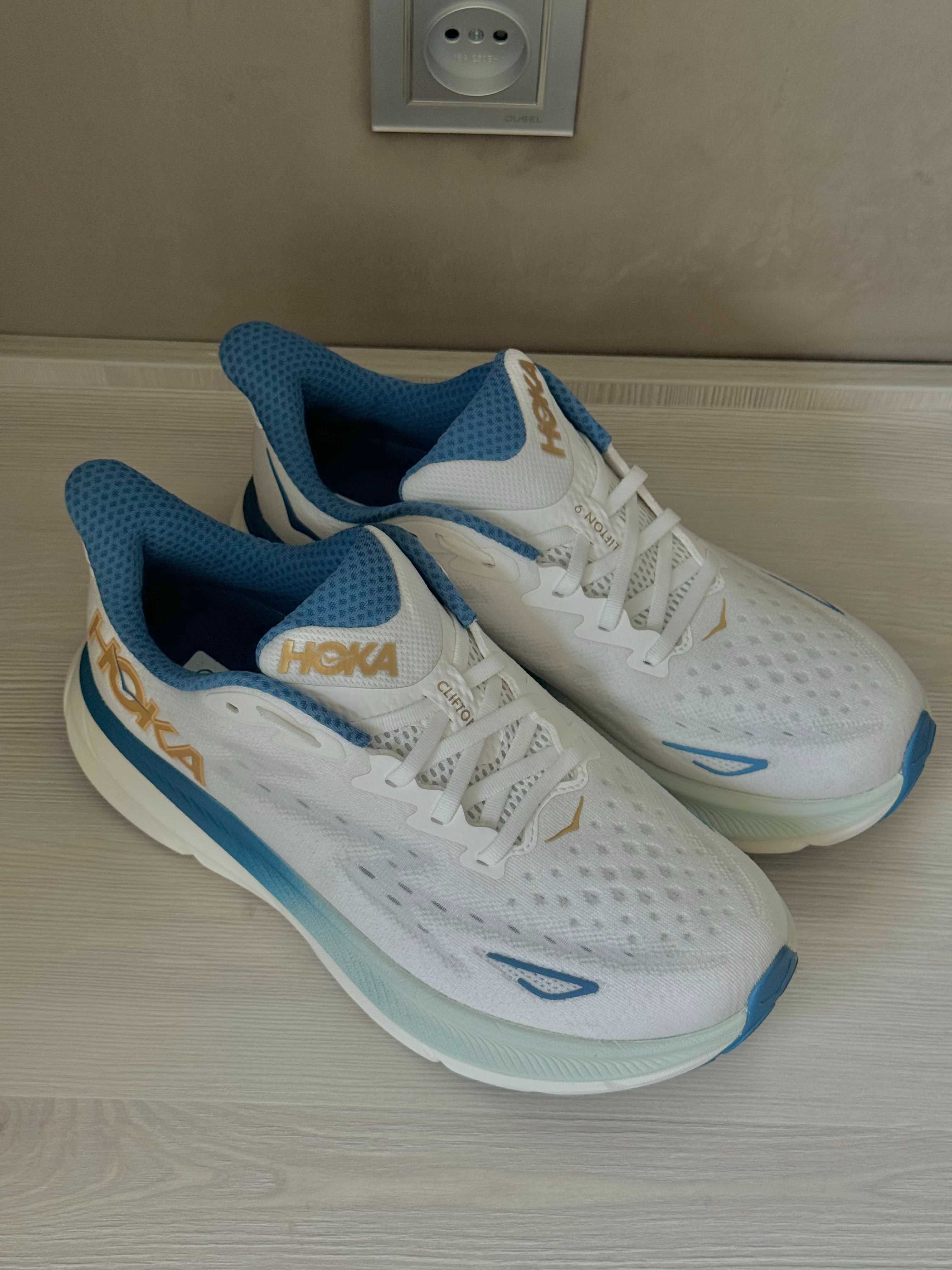 Беговые кроссовки Men's HOKA Clifton 9 Wide