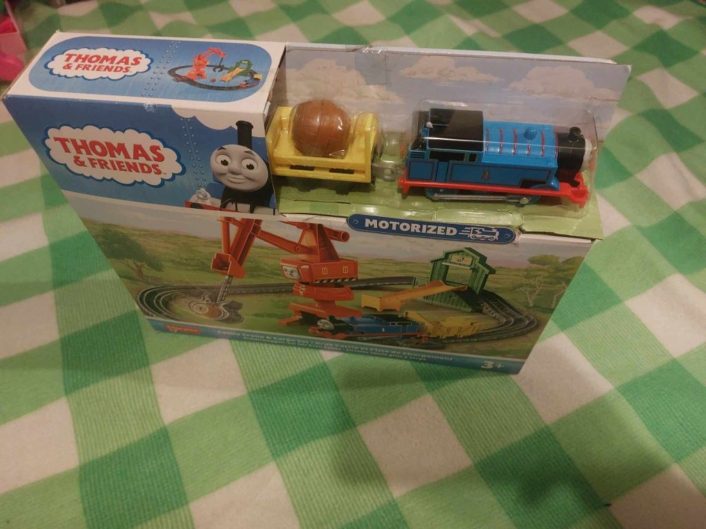 Thomas and friends ca nou cu cutie cu baterii, Set sina cu locomotiva