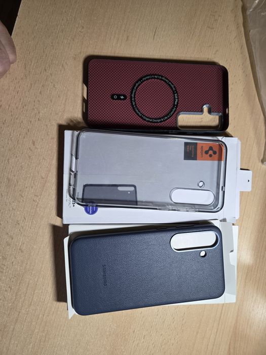 Vând huse Samsung 25plus