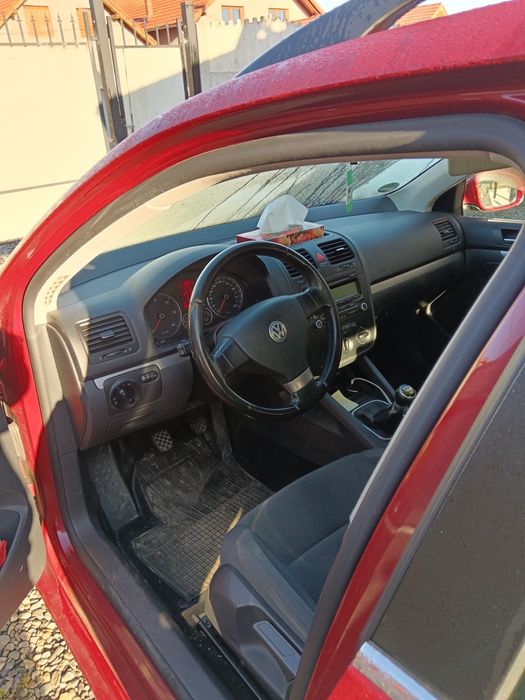 Vând volkswagen golf 5