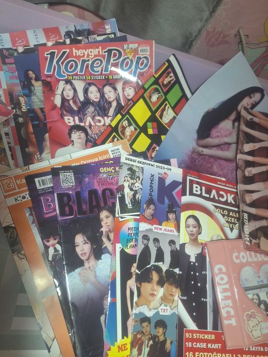K-POP списания, класьор и плакати