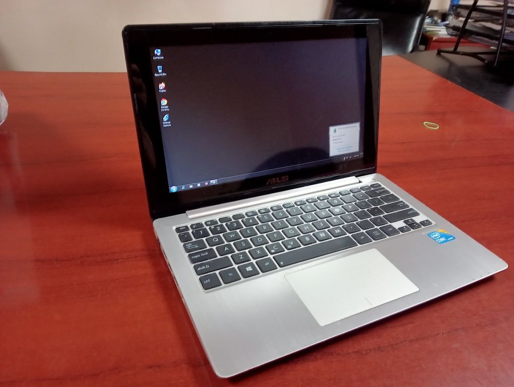 Laptop asus i3 gen 3 cu touchscreen