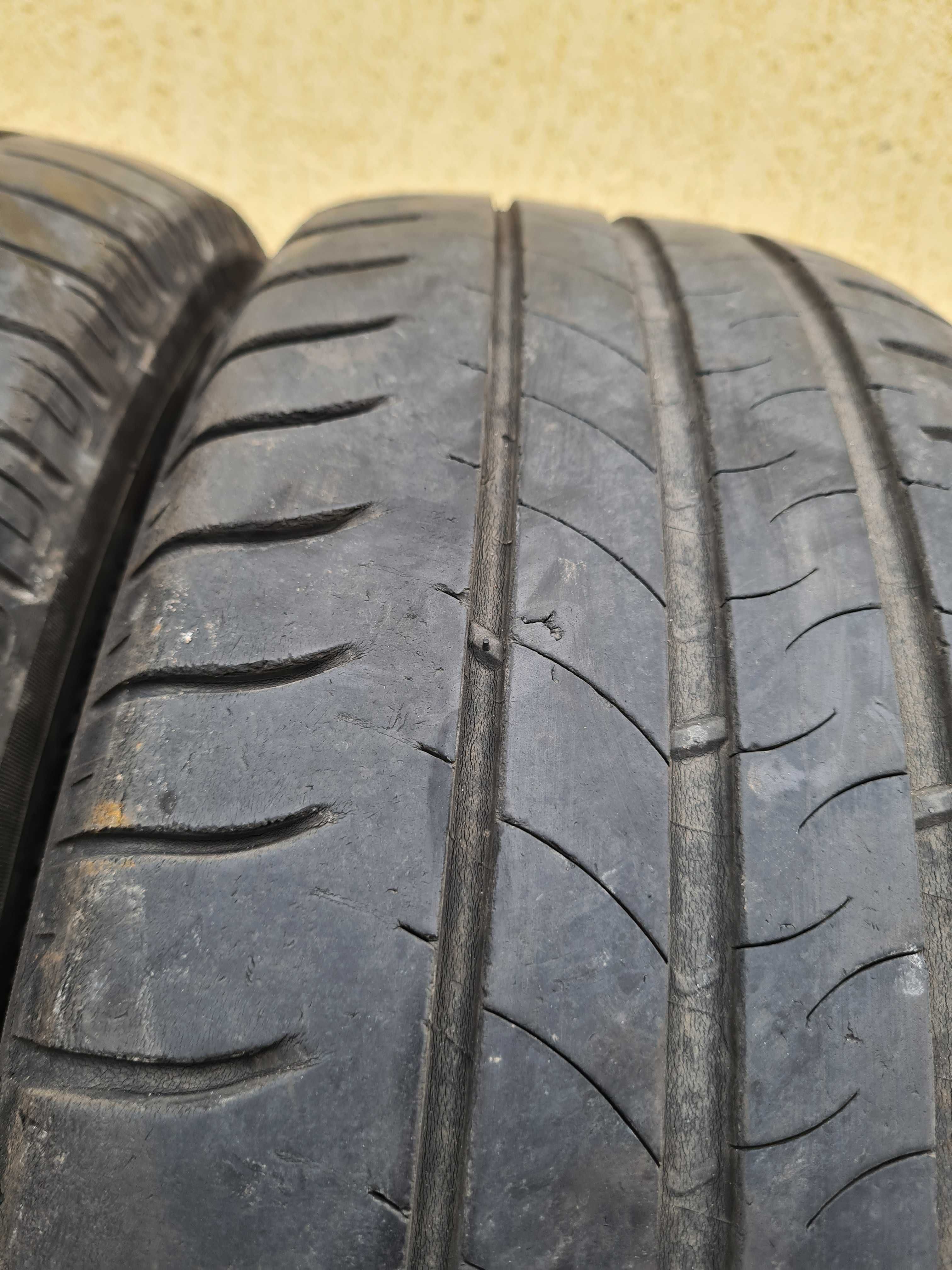 2 бр. летни гуми 215/60/16 Michelin DOT 3715 4,5 mm