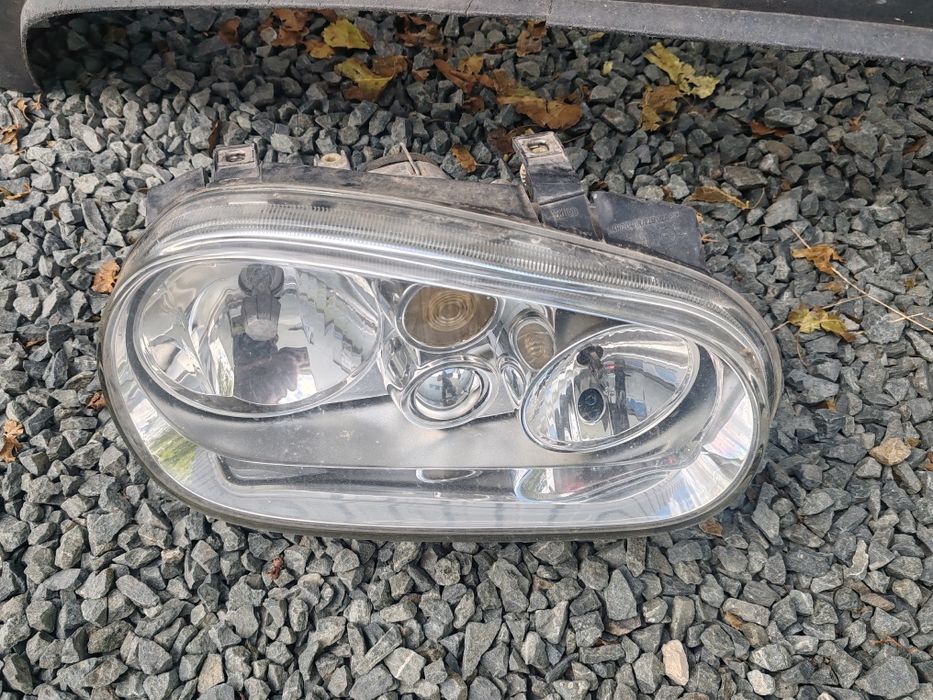 Far golf 4 200lei buc