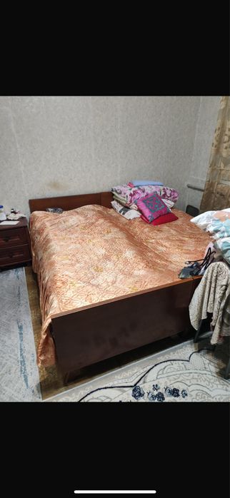 Кровать спальня диваны