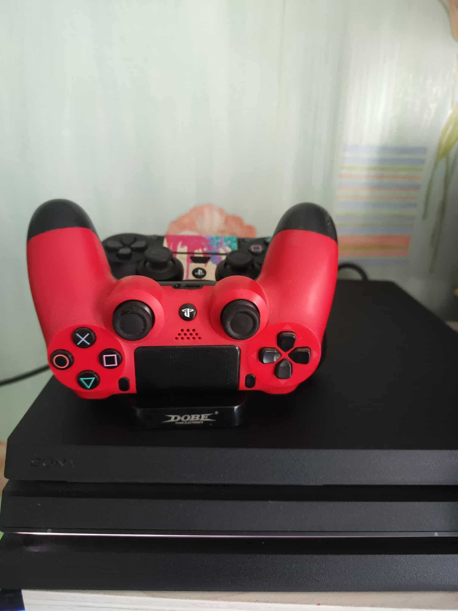 PS4 Pro - 1TB + 3 контролера