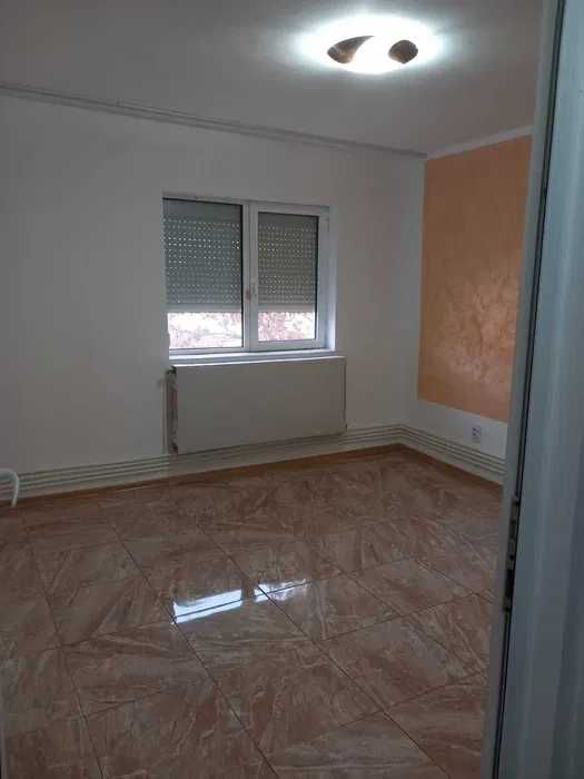 Vând apartament 3 camere