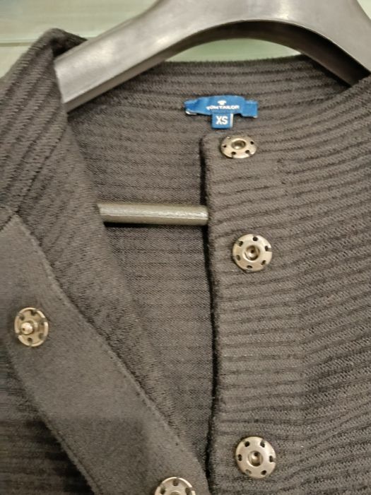 Продавам дамска жилетка Tom Tailor