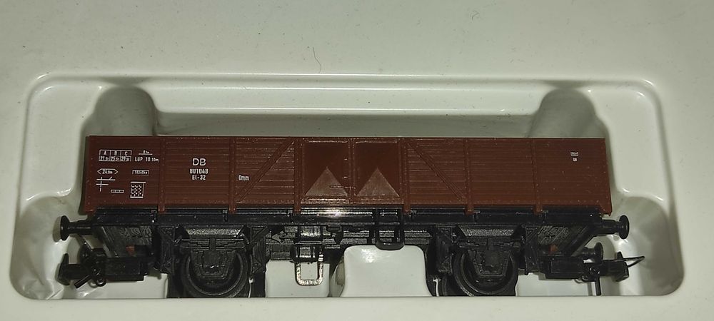 locomotiva scara ho + 4 vagoane MEHANO