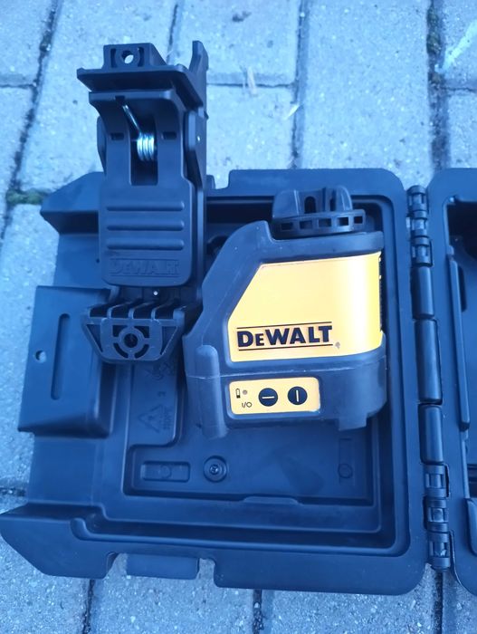 Лазерен нивелир DeWalt хоризонтал и вертикал