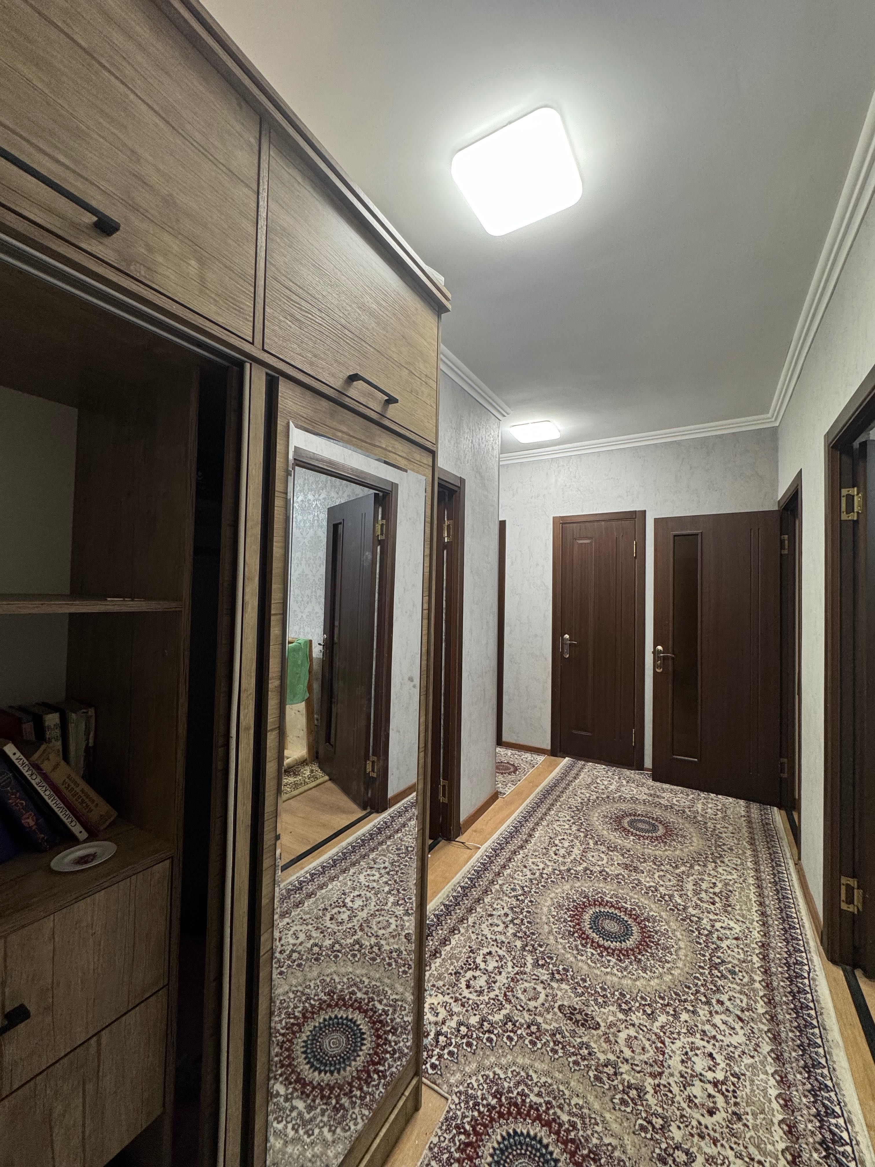 Sheriklikka qizlar bilan turishga bitta qiz kerak