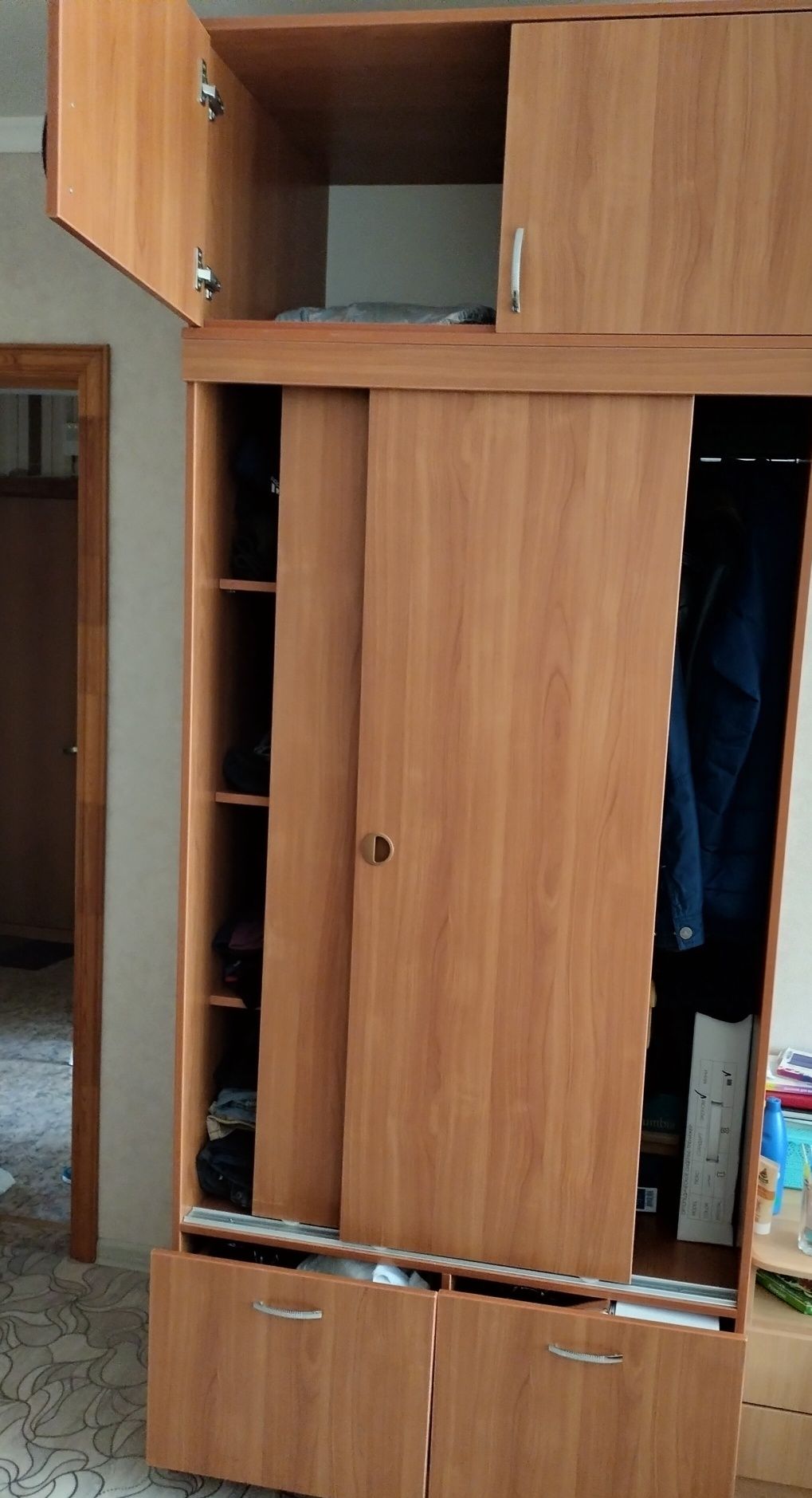 Шкаф плательный для спальни или прихожей