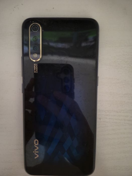 Продается телефон Vivo v17 neo в хорошем состаяние