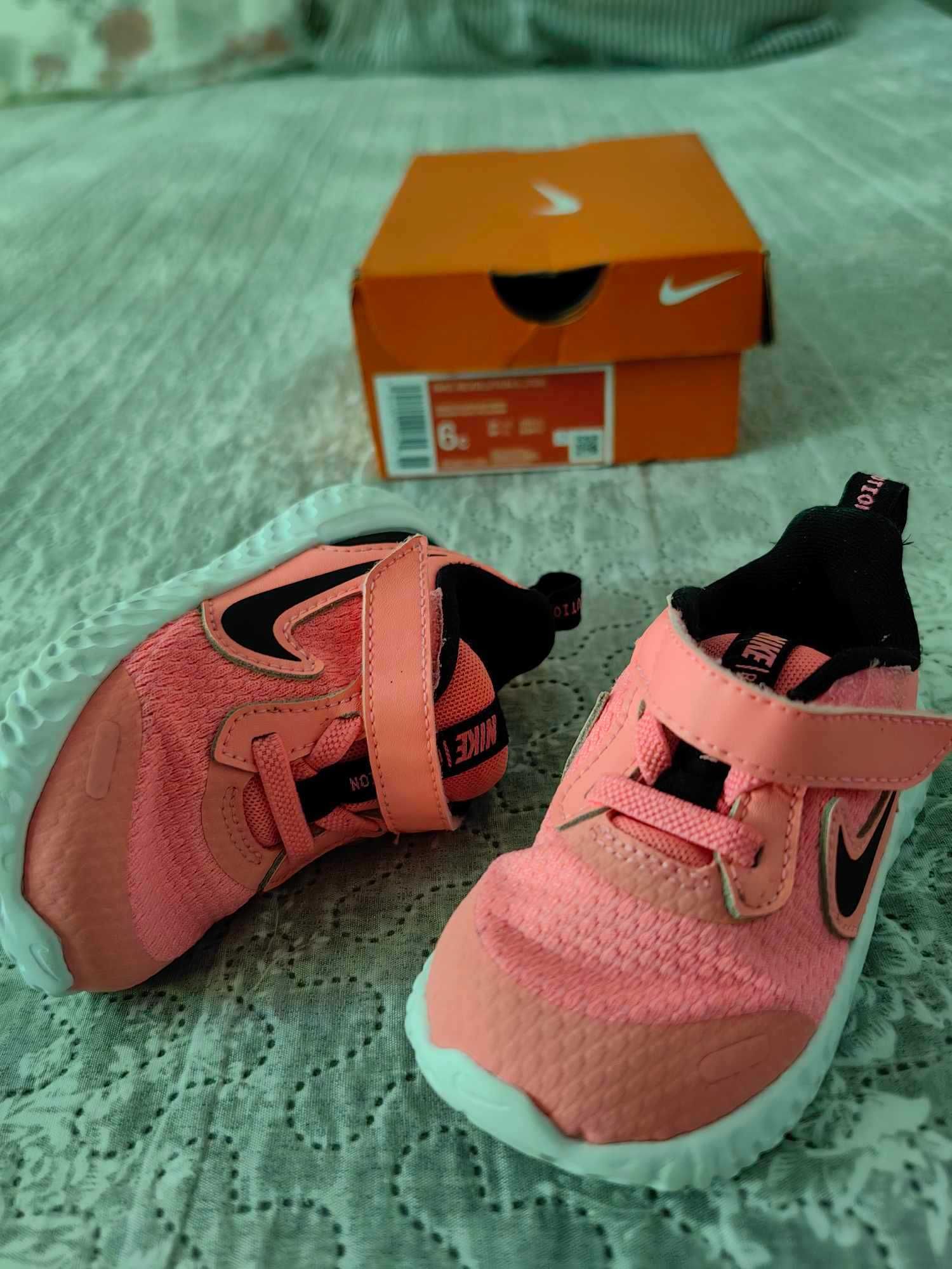 Маратонки Nike, 22 номер