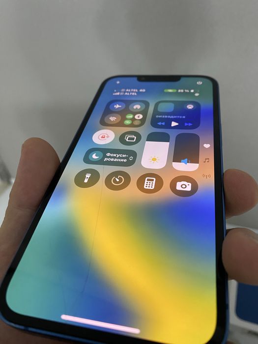 Айфон 13 синего цвета