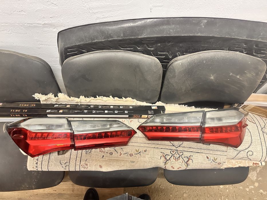 Продам задние фонари на короллу 180