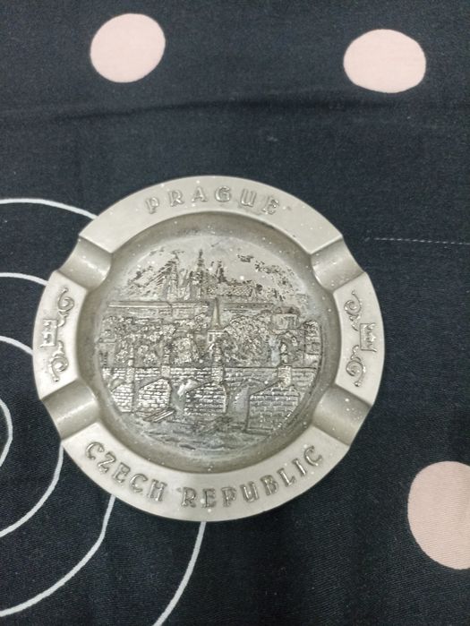 Продам пепельцу металл Прага