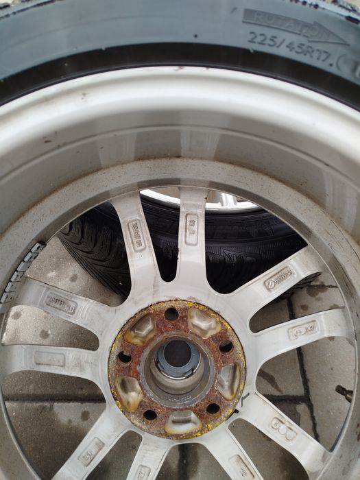 Vând roți pe 17'', aluminiu, cauciucuri de iarna Michelin 225/45/17