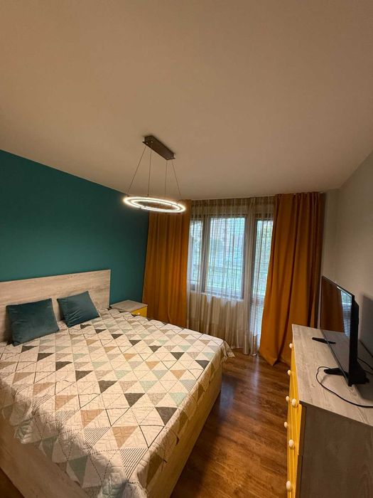 Двустаен апартамент с две паркоместа в кв. Остромила от собственик