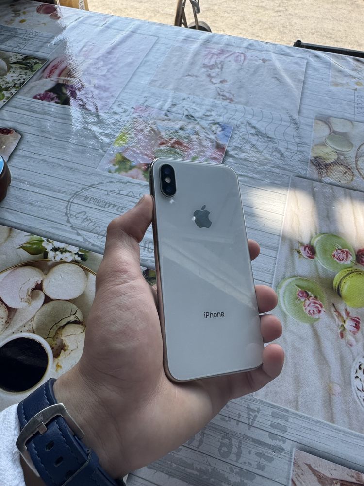 Iphone x srochna sotiladi
