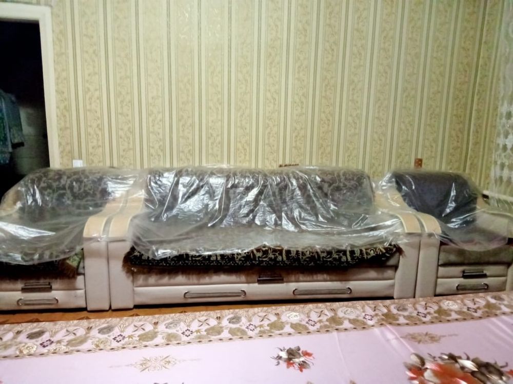 Диван с двумя креслами