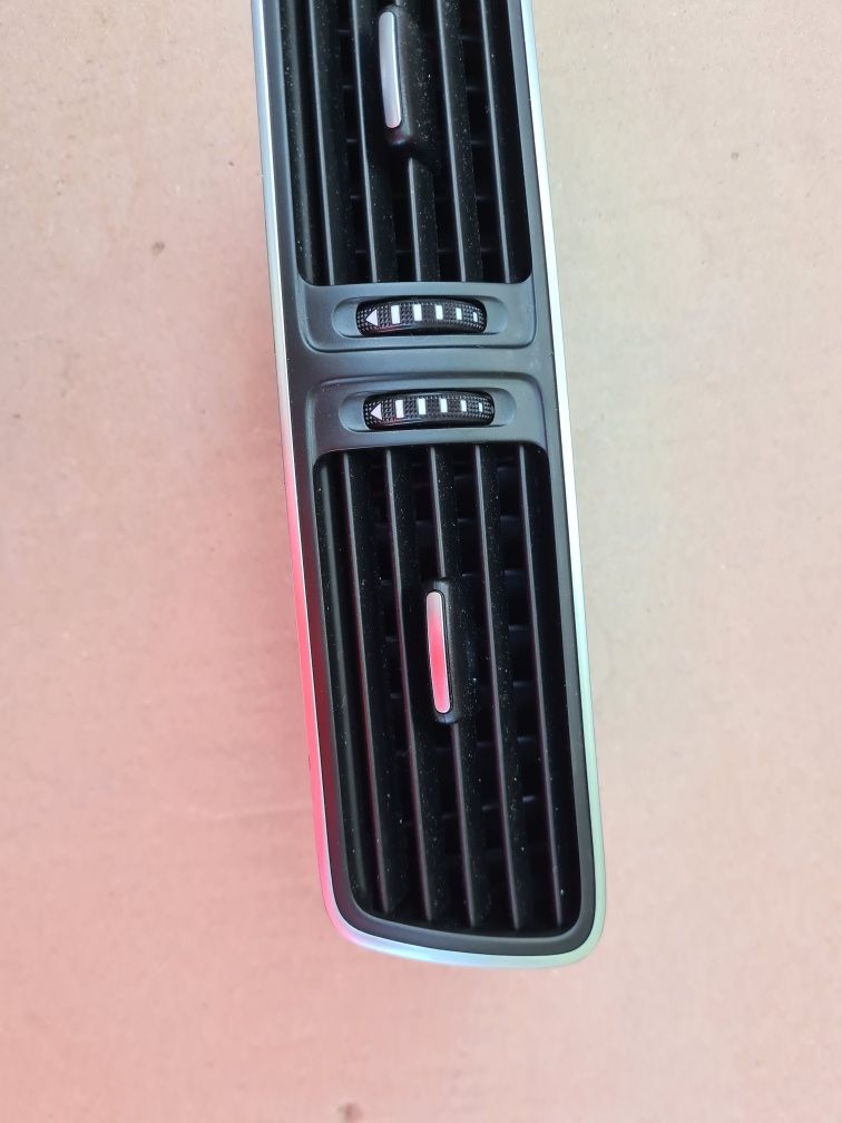 Grila centrala plansa VW Passat CC B7 B6