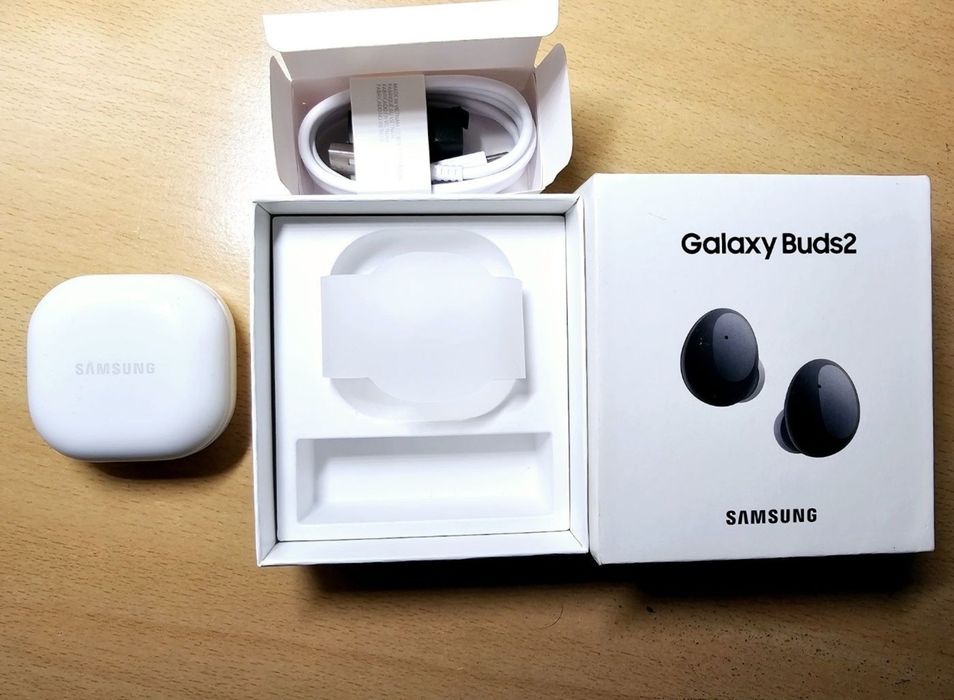 Vand samsung Galaxy Buds 2 cu garantie si perfect functionali.