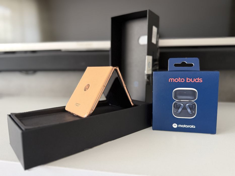 Motorola Razr 50 Ultra Peach – Stare excelentă, ca nou!