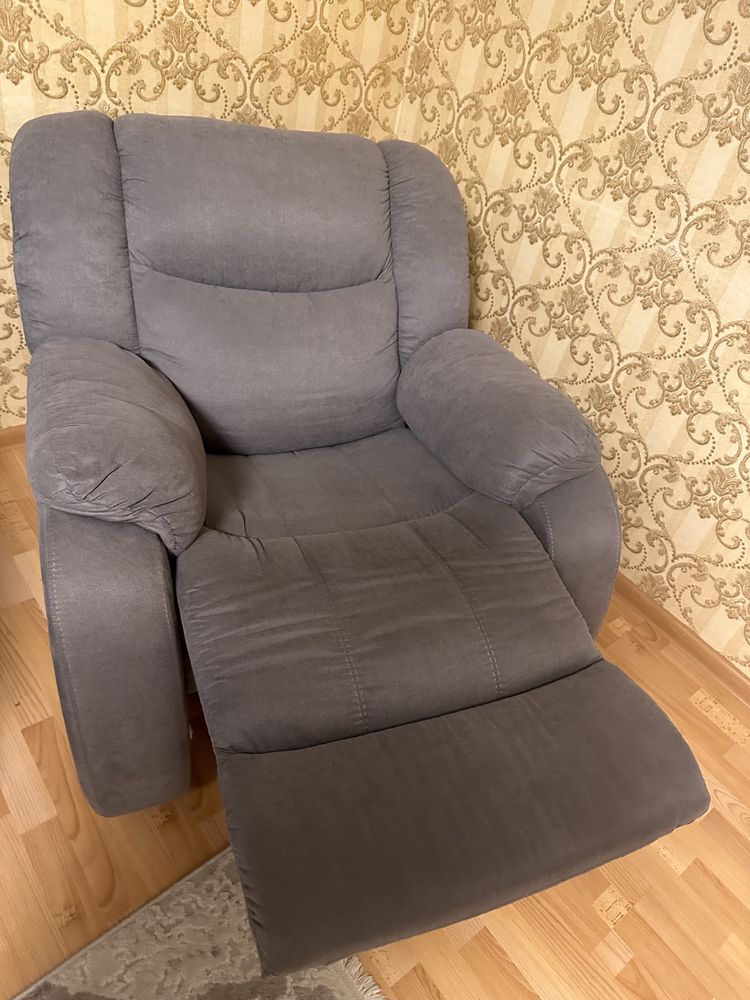 Продам диван с креслом