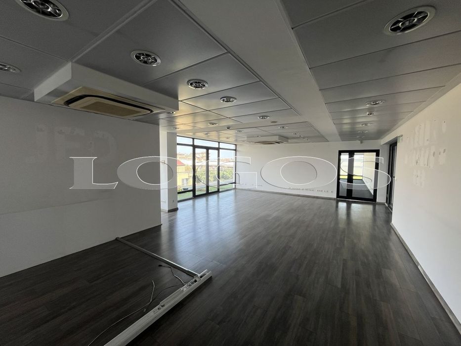 Дава се под наем Офис в Варна, Общината - 500 кв.м за 7500 € - Снимка #1