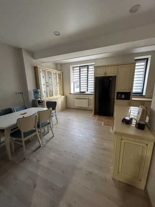 Отличное предложение! Помещение 335 м² в центре Дархана с парковкой