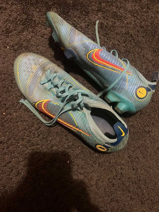 Футболни бутонки