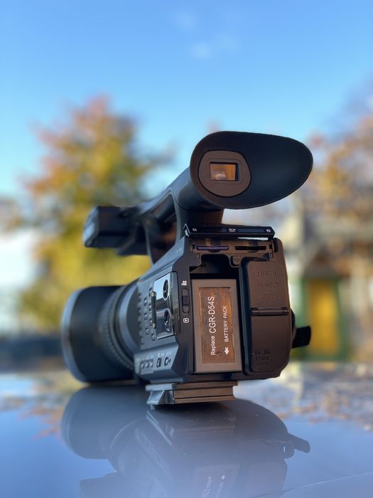 Vând cameră video Panasonic AG90