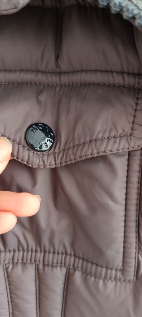 Geacă gri Moncler cu puf, stare impecabila, Marime S/XS, dama