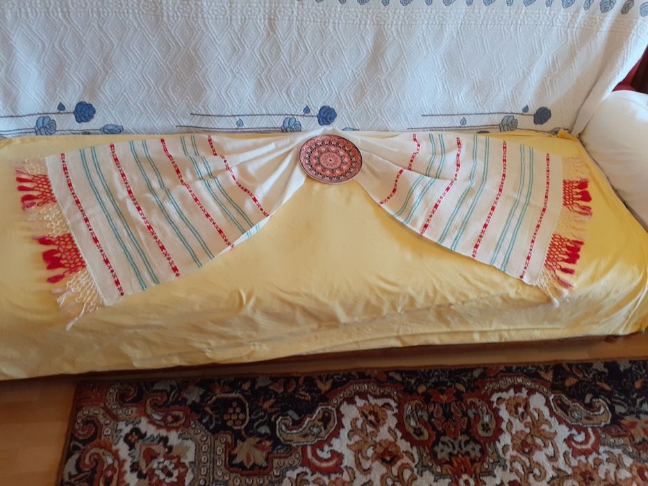 Stergar ornamental autentic,cusut la război pe pânză fina