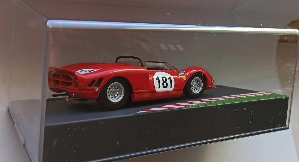 Macheta Ferrari 275P 3rd Ollon Villars 1965 - Bburago 1/43