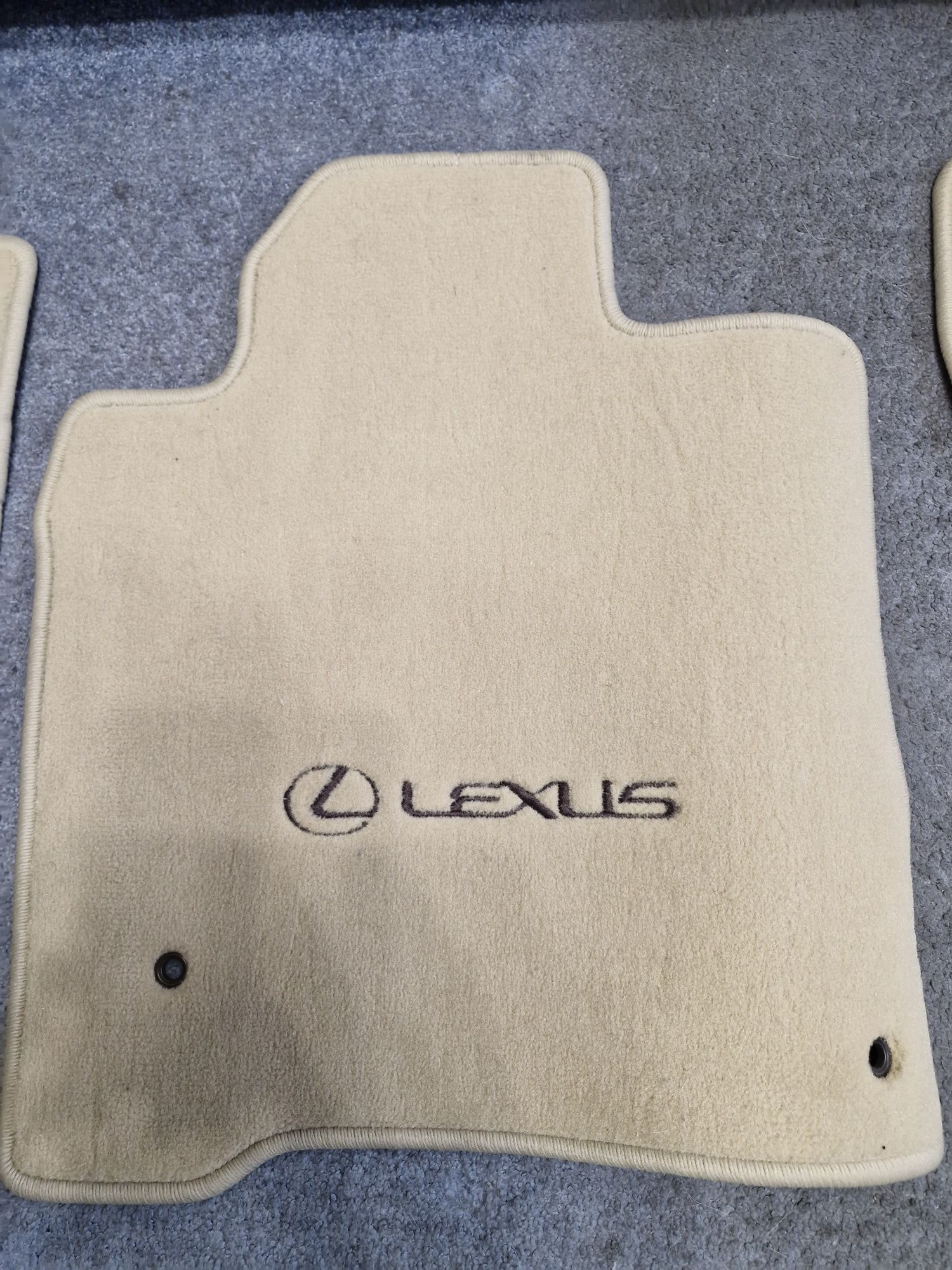 Оригинальные коврики на Lexus 570, ни разу не использовал