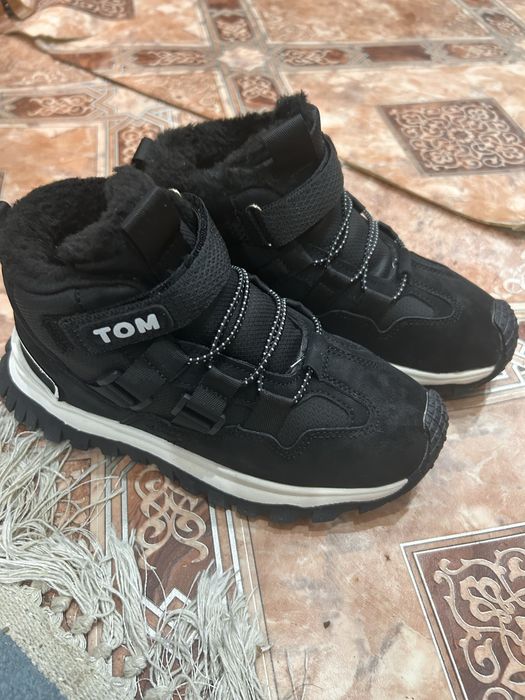 Продам кроссы новые 8000 тг