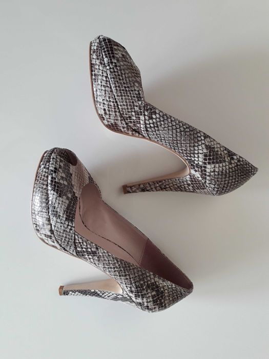 Дамски обувки на висок ток