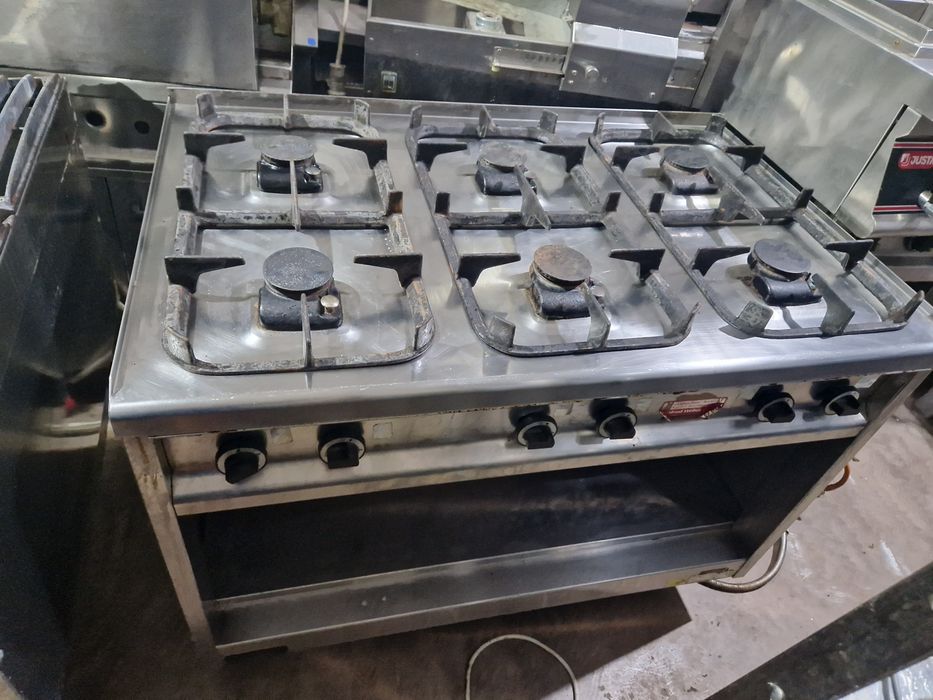 Mașina gătit cu 4 ochiuri, din inox, cu banc, de putere